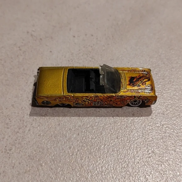 Vintage Hot Wheel 1999 features 1:64 scale diecast model of Lincoln Continental - Picture 10 of 10
